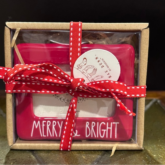 Rae Dunn MERRY & BRIGHT Red 3X2 Ceramic Christmas Picture Frame Ornament NEW!! - Picture 3 of 3